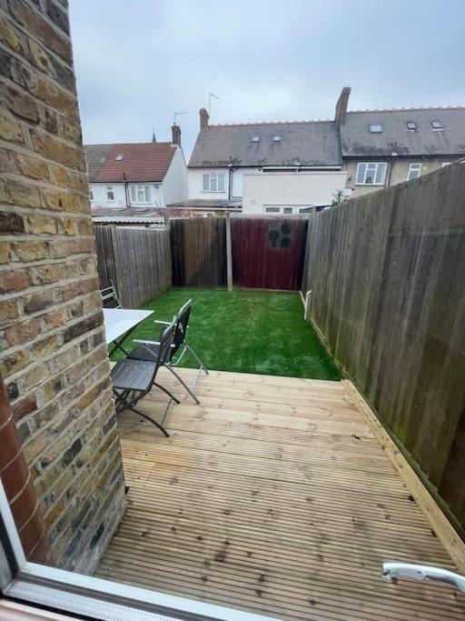 Tooting Lodge London - Cosy 2 Bedroom House With Garden, 5 Mins Walk To Tube Station Экстерьер фото